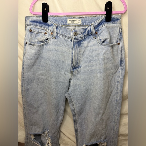 Abercrombie & Fitch Baggy Low Rise Jeans - Picture 4 of 7